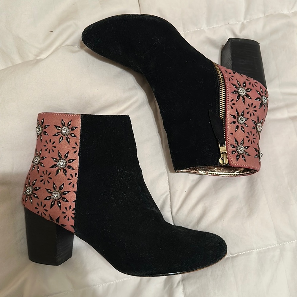 Anthropologie miss Albright laser cut flower boots size 7.5
